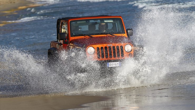 汽车 越野 红色 JEEP 吉普 Mahindra Thar