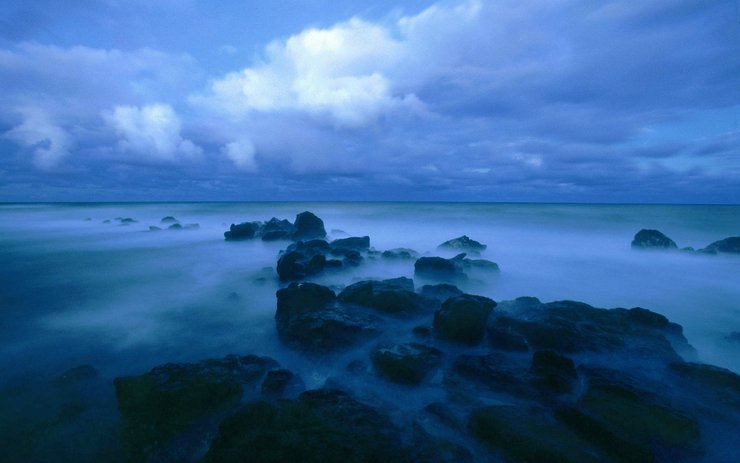 安卓手机夜晚 湖面 高空 风景 风光 美景 旅游 自然 寂静 蓝色高清壁纸