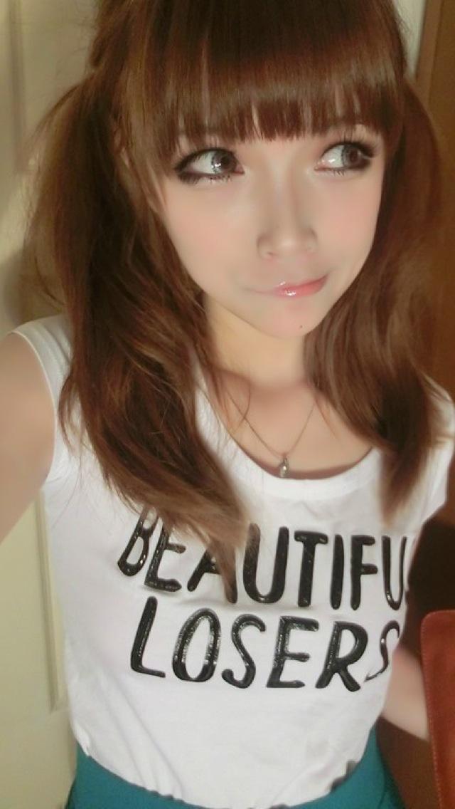 90后可爱美女动态壁纸,喜欢的话就赶紧下载吧,还可以通过个性化的动态设置,使你的手机桌面看起来更加独特,实时装扮你的桌面,点亮你的爱机! 【更新内容】 优化 宝气软件网仅提供90后可爱美女动态壁纸3.0.1安卓版2.62MB下载服务90后可爱美女动态壁纸版权归官方所有请选择自己需要的90后可爱美女动态壁纸版本下载。